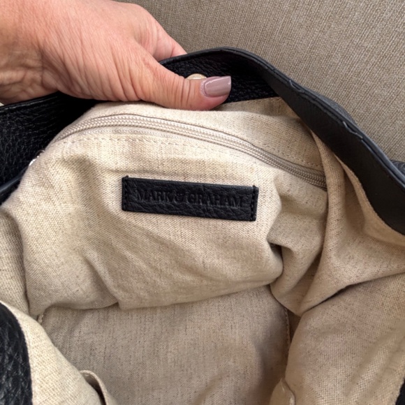 Mark & Graham Black Pebbled Leather Shoulder Bag with extra Gold/Black Handle - Picture 4 of 5